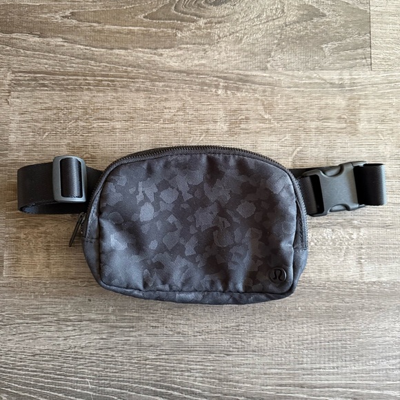 lululemon athletica Handbags - lululemon Everywhere Belt Bag - Fragment Camo Jacquard Black Deep Coal